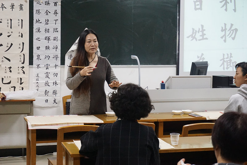 ↑吕雪玲老师授课现场)