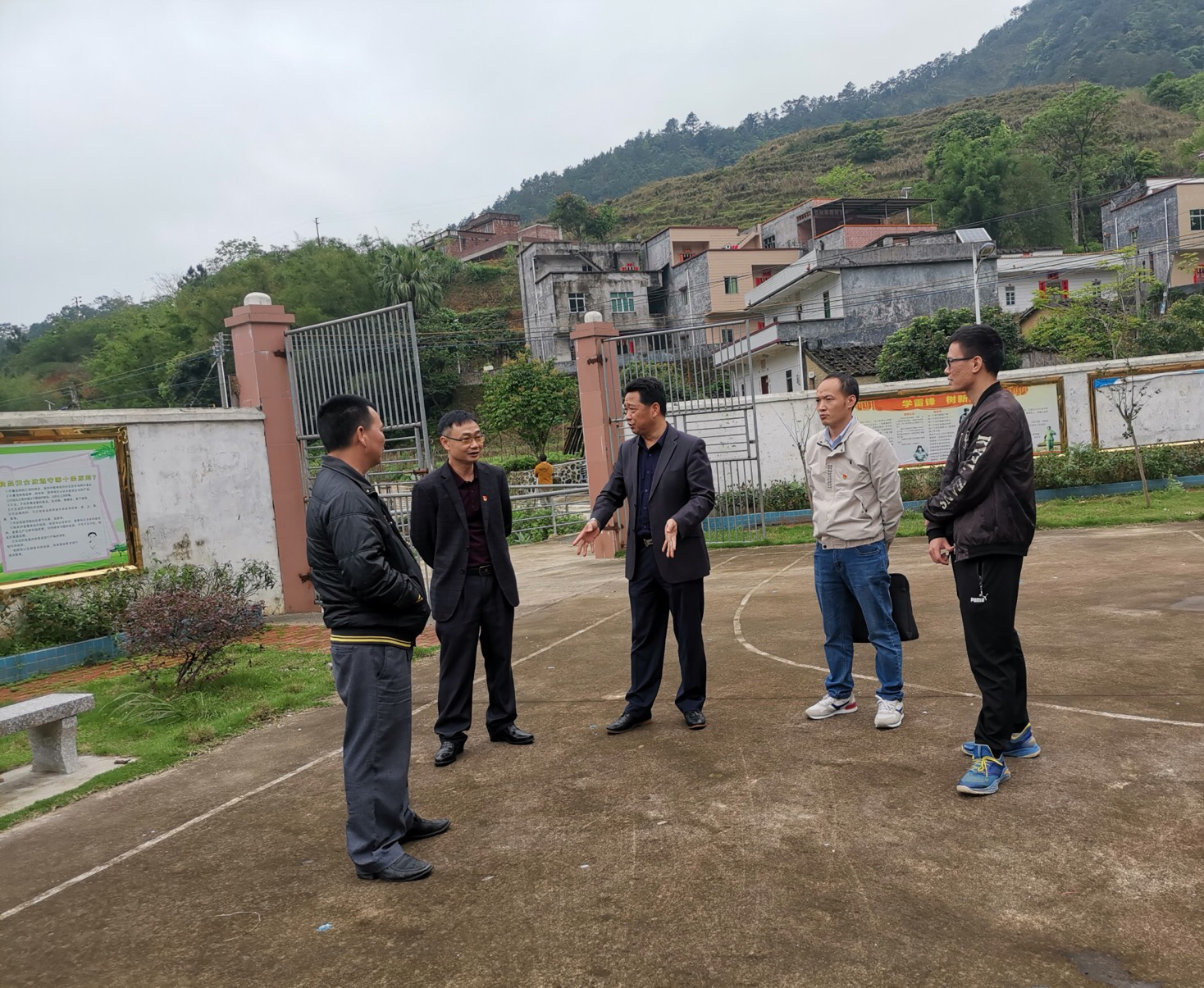 市总工会党组成员梁斌赴双滘镇七星村调研指导精准扶贫工作